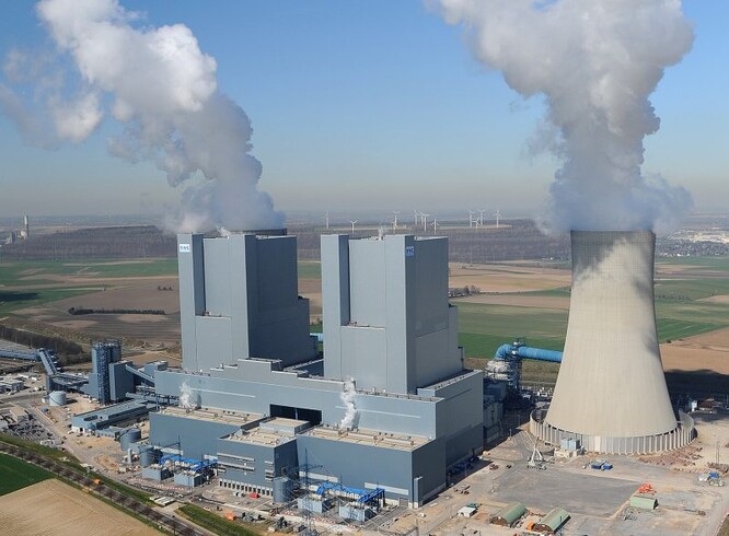 Německo se rozhodnutím z poloviny letošního ledna stane první zemí, která se zbaví energie z jádra i z uhlí. Výrobu elektřiny z jádra opustí do roku 2022, z hnědého uhlí do roku 2038.