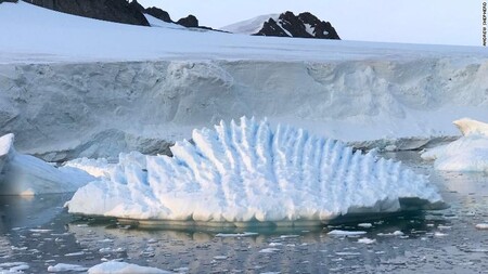 Na některých místech se vrstva ledu ztenčila až o 122 metrů.