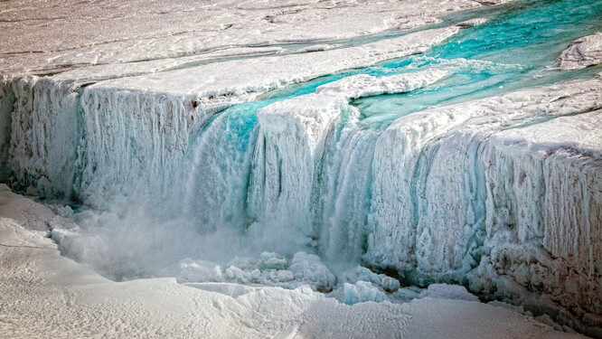 Antarktida obsahuje více než polovinu sladké vody na světě, která je zmrazená ve velké ledové čepici silné až pět kilometrů. Jakmile se ledy rozpustí, už se nikdy nevrátí do původního stavu, i kdyby teploty znovu poklesly.