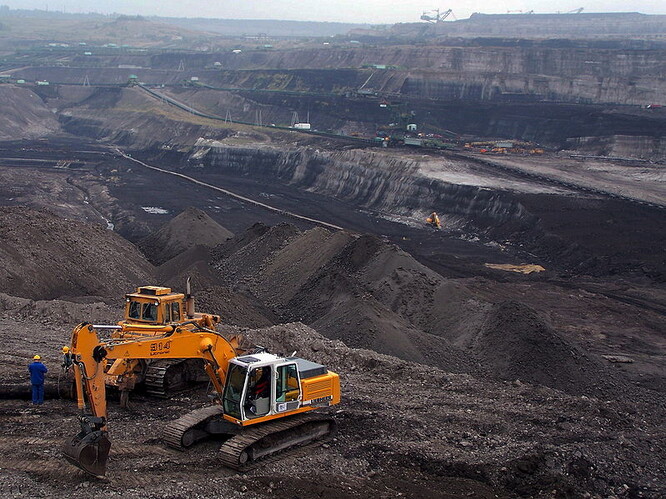 Hnědouhelný důl v Turówě by se měl postupně rozšířit na 30 kilometrů čtverečních, Poláci plánují těžit až do hloubky 330 metrů pod úrovní okolního terénu.