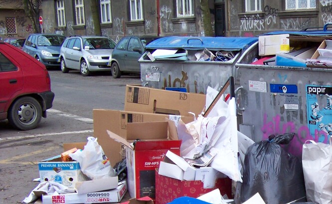Jedno svozové vozidlo uklidilo v druhé polovině prosince v Kladně až 34 tun komunálního odpadu denně, oproti běžným dnům to je nárůst o 200 procent. Ilustrační foto