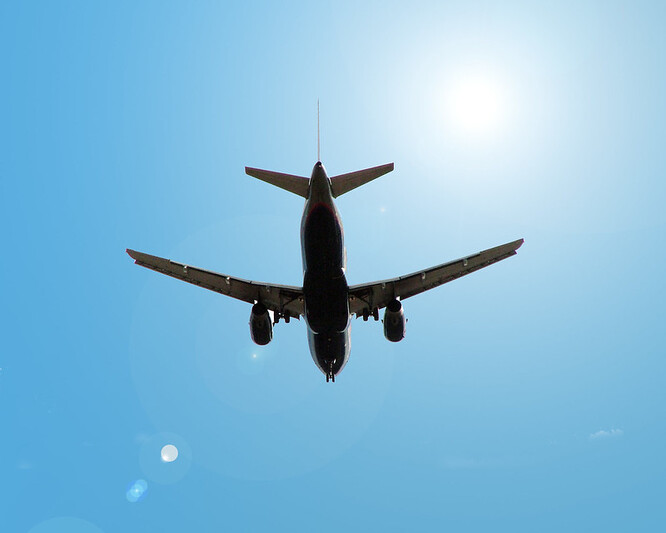 Téměř tři čtvrtiny dotázaných uvedly, že z ekologických důvodů plánují méně často cestovat letadlem.