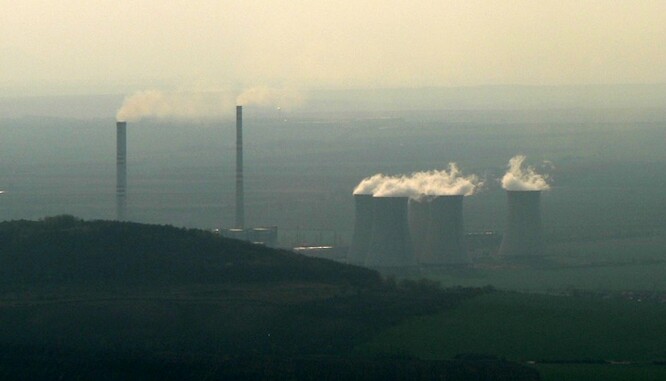 Hnutí Arnika loni oznámilo, že Počerady byly předloni po elektrárně Chvaletice ze skupiny Sev.en Energy druhým nejhorším českým zdrojem vypouštěné rtuti do ovzduší, vody a půdy.