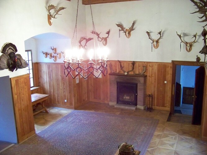 Na ilustračním snímku trofeje v loveckém salónku hradu Houska.