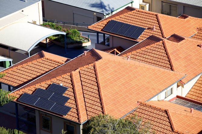Fotovoltaika na střeše australského domu. Ilustrační snímek.