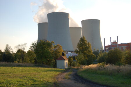 Nevládním organizacím se nelíbí plán výstavby 4 nových jaderných reaktorů ani otevření nového uranového dolu u Brzkova. Za nepřijatelné považují prolomení limitů těžby uhlí