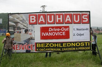 Akce Nesehnutí proti výstavbě hypermarketu v Brně-Ivanovicích