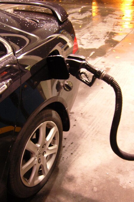 Díky ekologickým pneumatikám můžete u benzínky ušetřit dost peněz. Ilustrační foto.