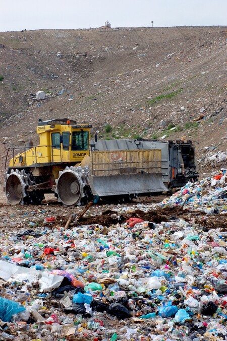 V roce 2011 se z komunálního odpadu vytřídlo 13 %. Zbytek končí na skládkách nebo ve spalovnách