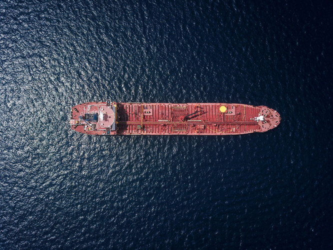 Spojení podniků by podle Evropské komise vytvořilo největšího hráče v odvětví s tržním podílem minimálně 60 procent a omezilo hospodářskou soutěž ve výrobě velkých lodí pro přepravu LNG.